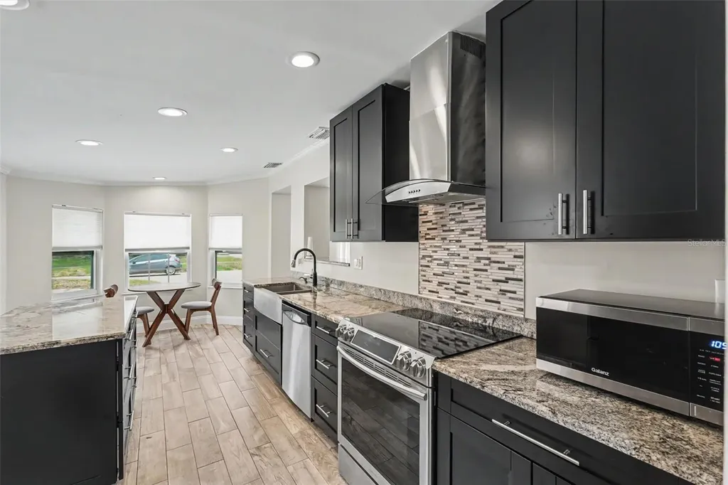 860 86th Avenue N St Petersburg FL 33702