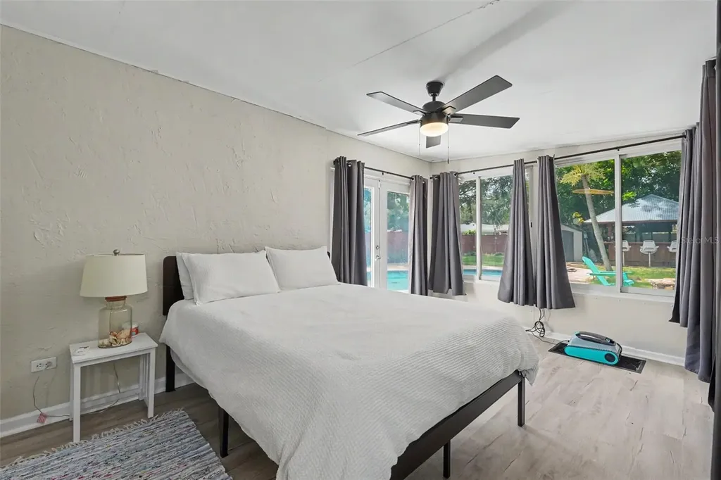 860 86th Avenue N St Petersburg FL 33702