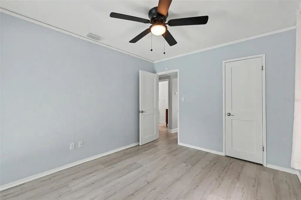 860 86th Avenue N St Petersburg FL 33702