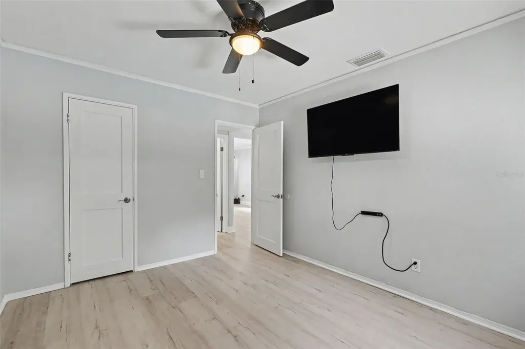 860 86th Avenue N St Petersburg FL 33702