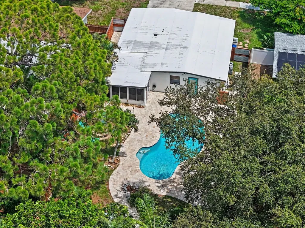 860 86th Avenue N St Petersburg FL 33702