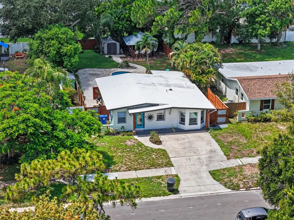 860 86th Avenue N St Petersburg FL 33702