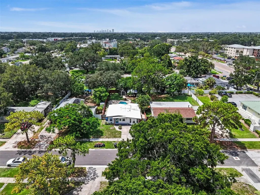 860 86th Avenue N St Petersburg FL 33702