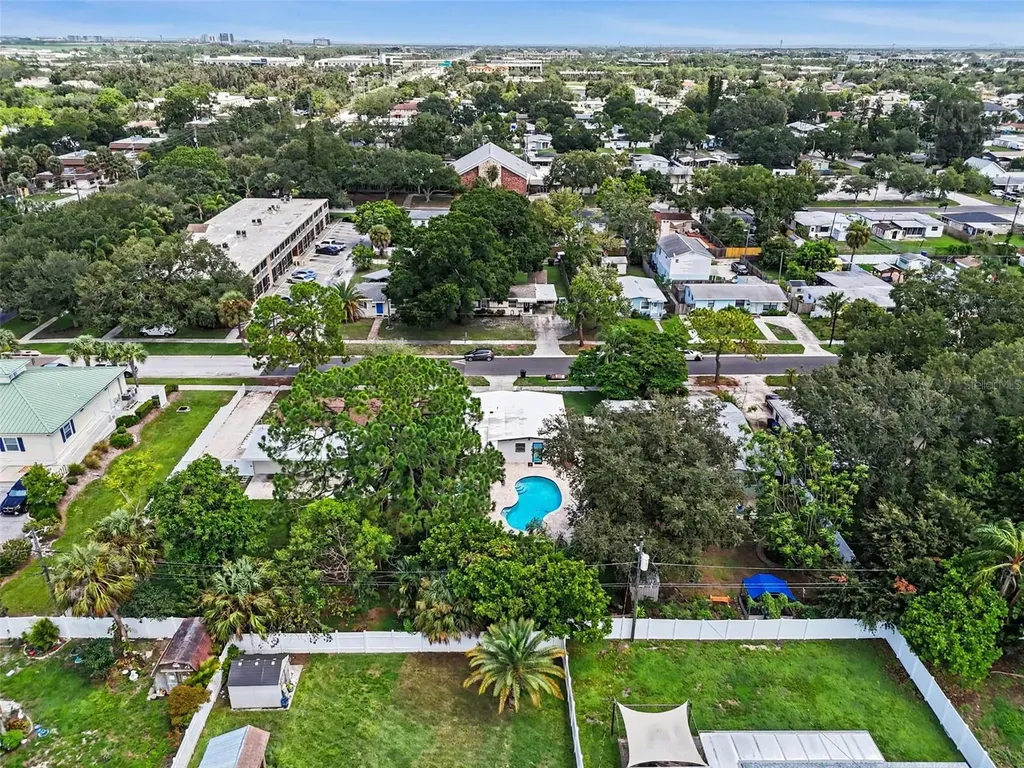 860 86th Avenue N St Petersburg FL 33702