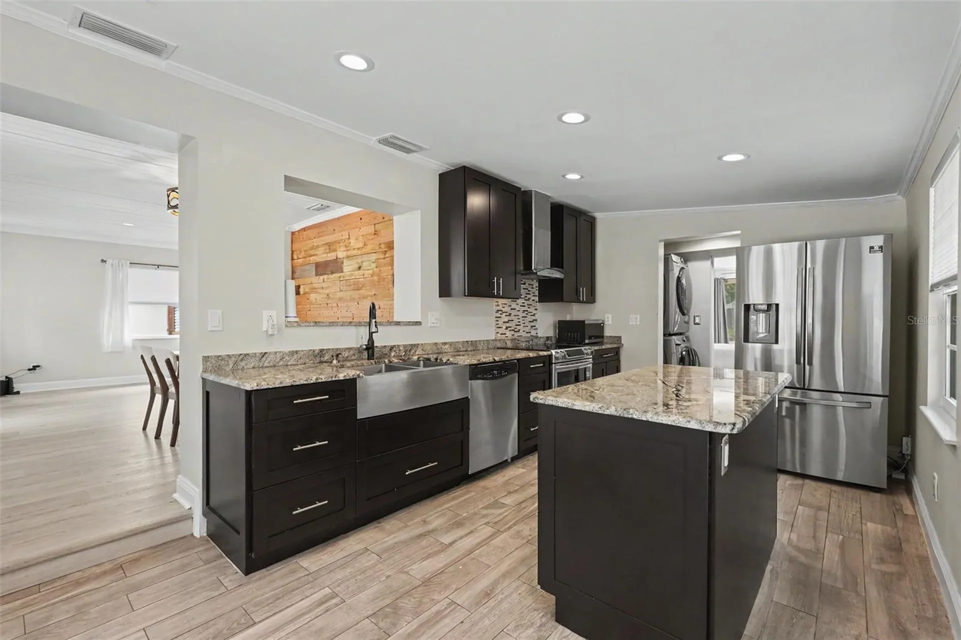860 86th Avenue N St Petersburg FL 33702