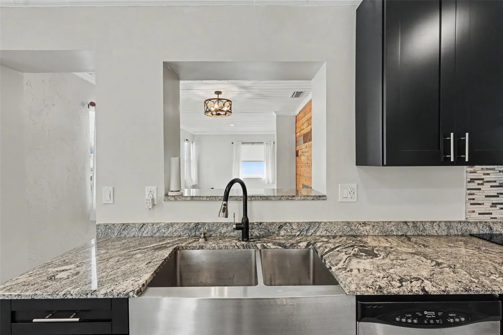 860 86th Avenue N St Petersburg FL 33702