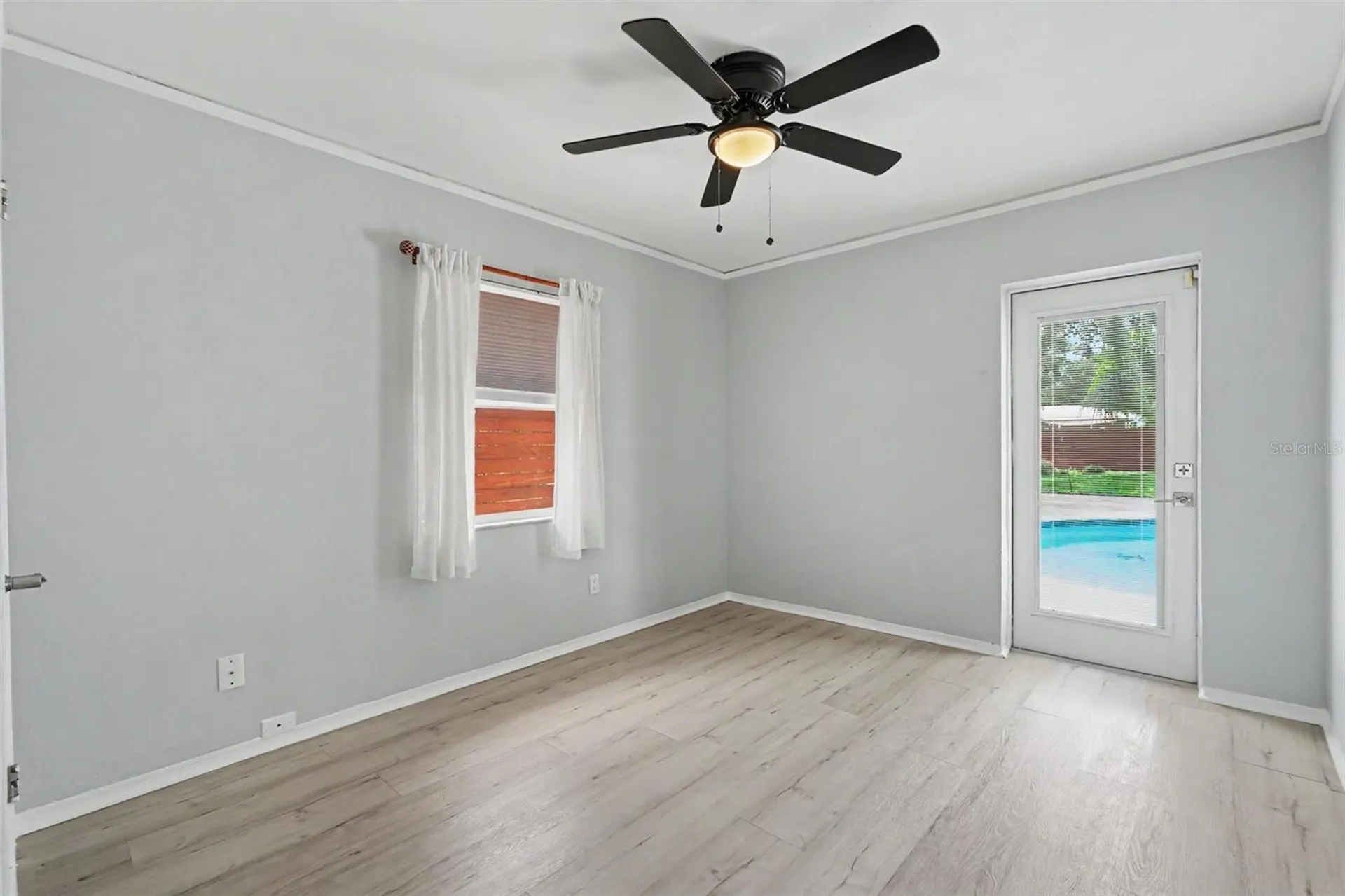 860 86th Avenue N St Petersburg FL 33702