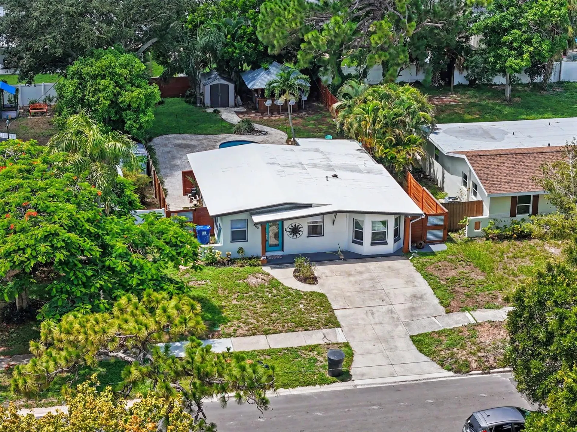 860 86th Avenue N St Petersburg FL 33702