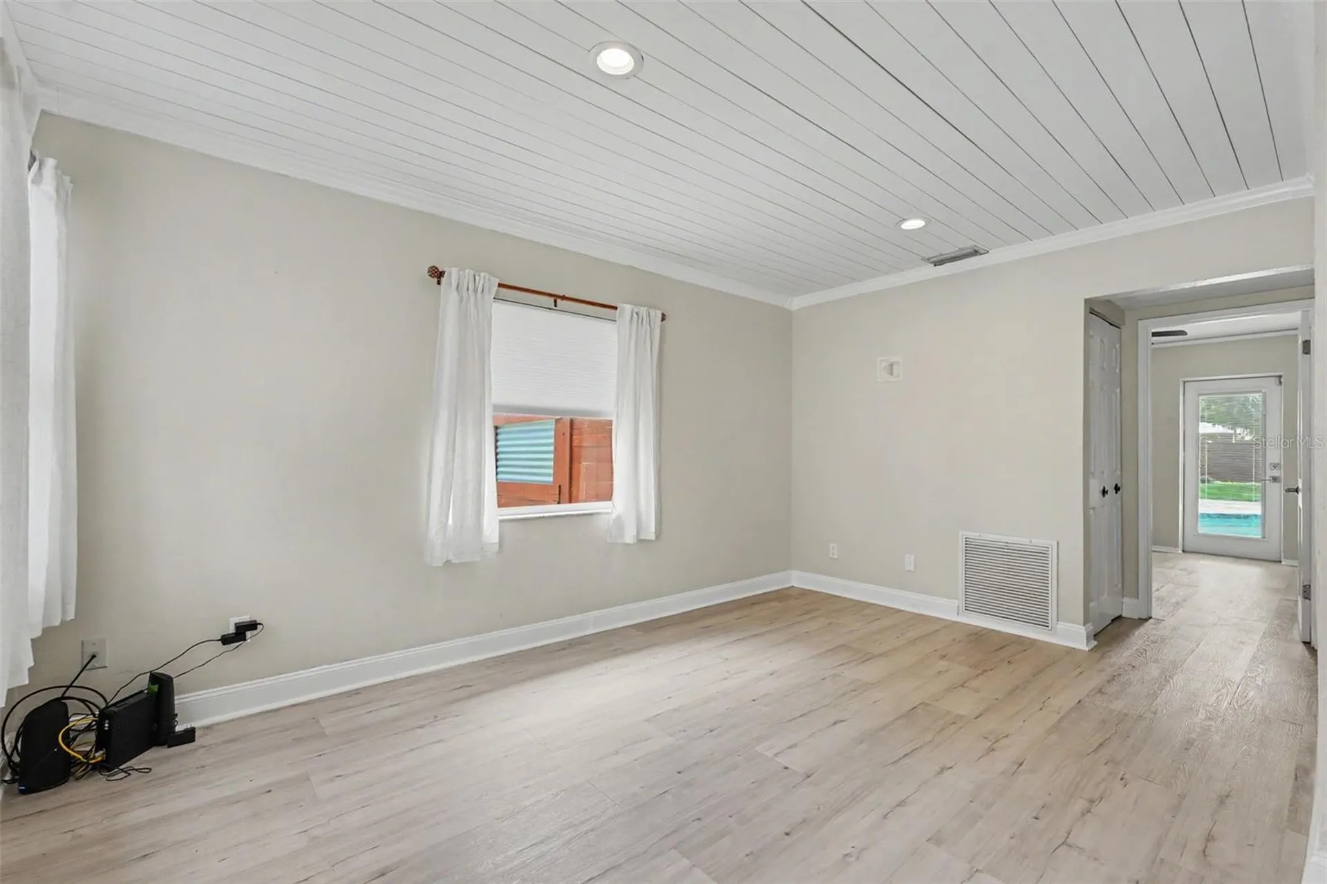 860 86th Avenue N St Petersburg FL 33702