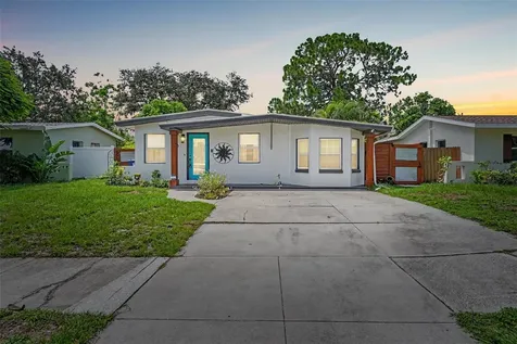860 86th Avenue N St Petersburg FL 33702