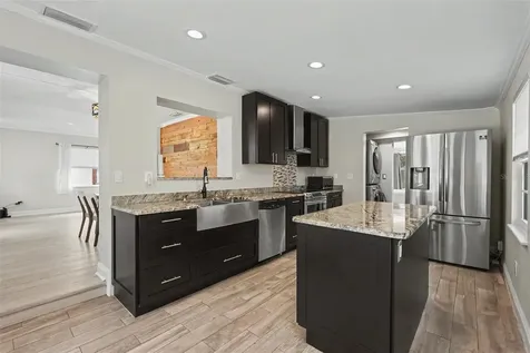 860 86th Avenue N St Petersburg FL 33702
