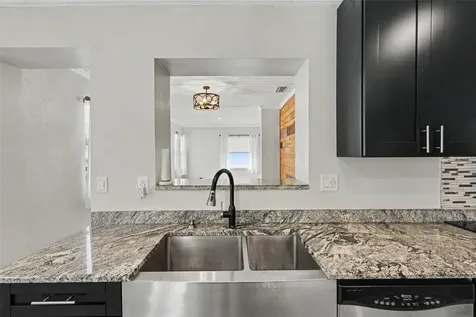 860 86th Avenue N St Petersburg FL 33702