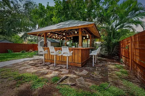 860 86th Avenue N St Petersburg FL 33702