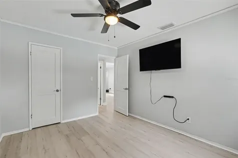 860 86th Avenue N St Petersburg FL 33702