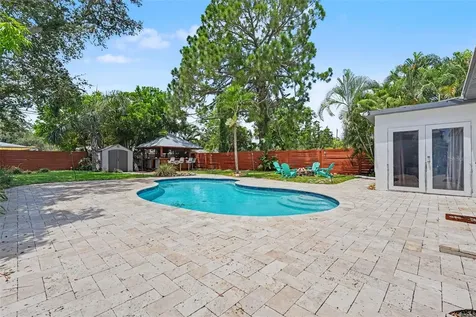 860 86th Avenue N St Petersburg FL 33702