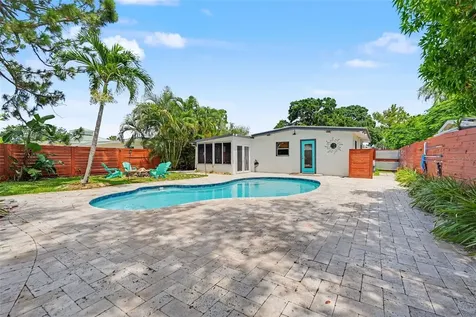 860 86th Avenue N St Petersburg FL 33702