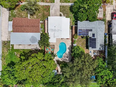 860 86th Avenue N St Petersburg FL 33702