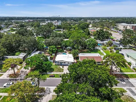 860 86th Avenue N St Petersburg FL 33702
