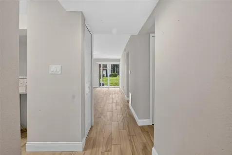 145 Scottsdale Square Winter Park FL 32792