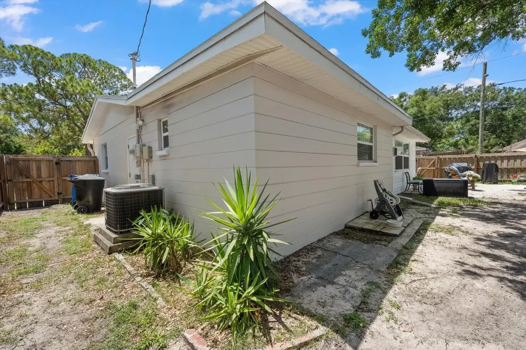 5820 Commonwealth Avenue N St Petersburg FL 33703