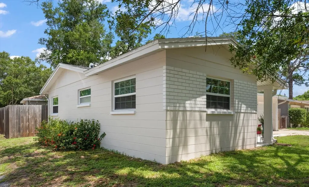 5820 Commonwealth Avenue N St Petersburg FL 33703