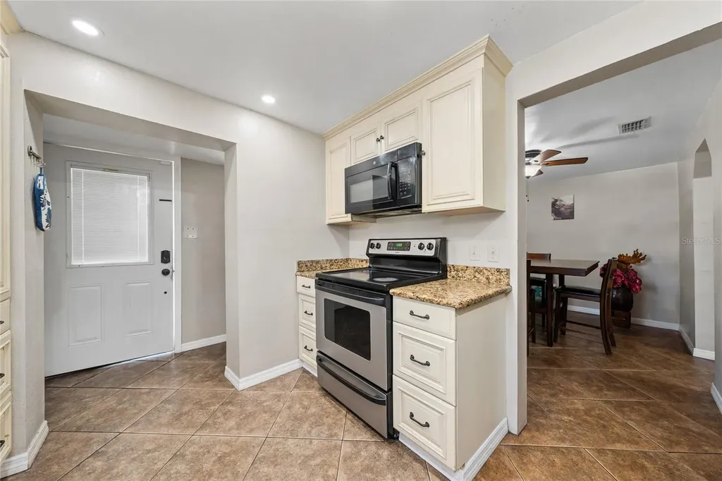 518 Tohopekaliga Avenue Kissimmee FL 34744