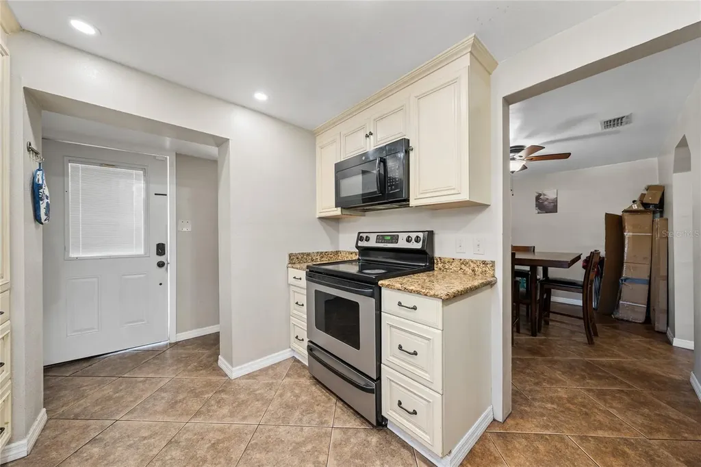 518 Tohopekaliga Avenue Kissimmee FL 34744