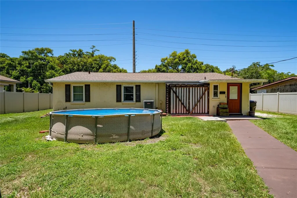 518 Tohopekaliga Avenue Kissimmee FL 34744