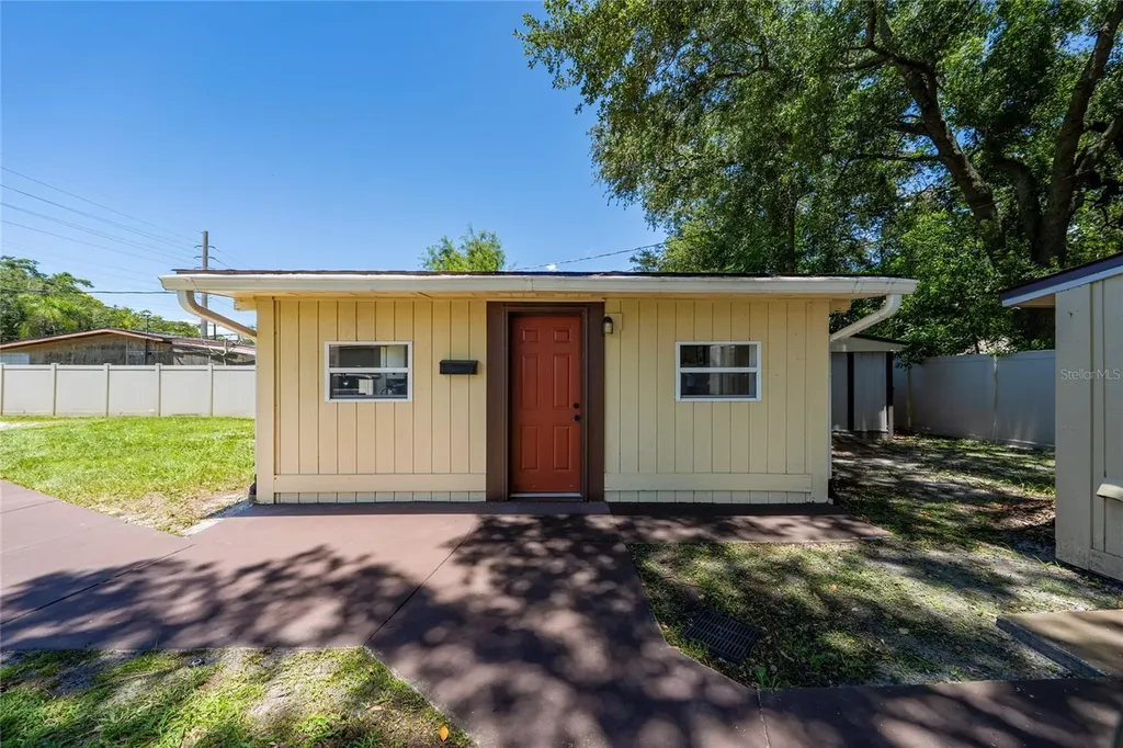 518 Tohopekaliga Avenue Kissimmee FL 34744