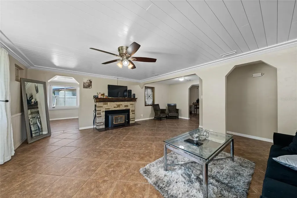 518 Tohopekaliga Avenue Kissimmee FL 34744