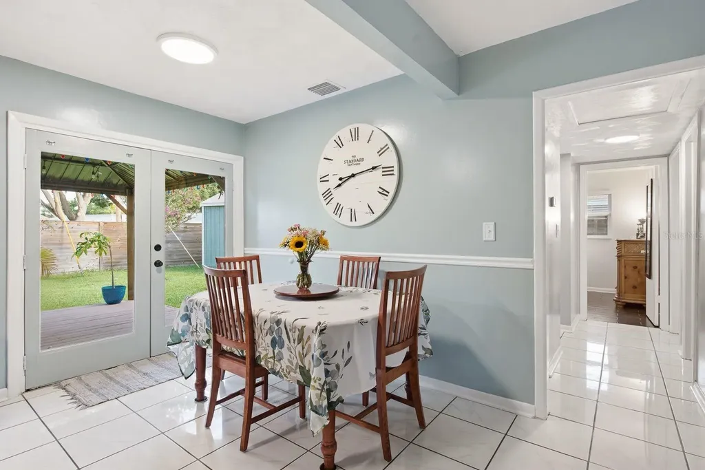 3280 56th Way N St Petersburg FL 33710
