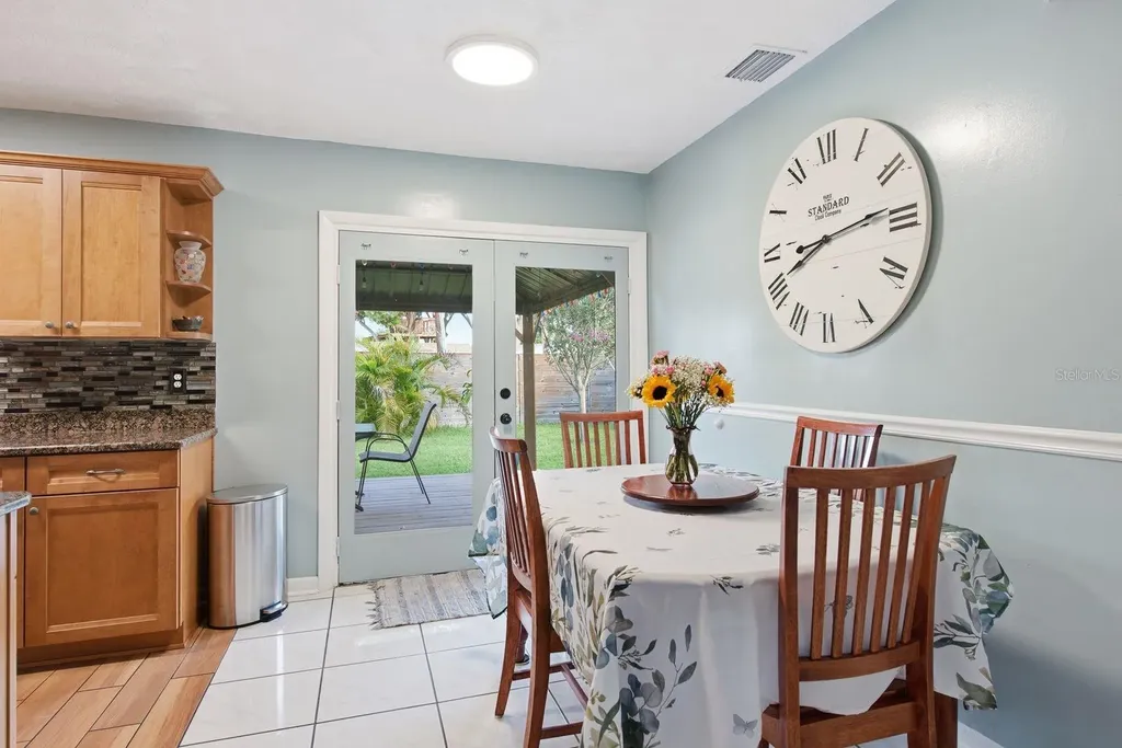 3280 56th Way N St Petersburg FL 33710