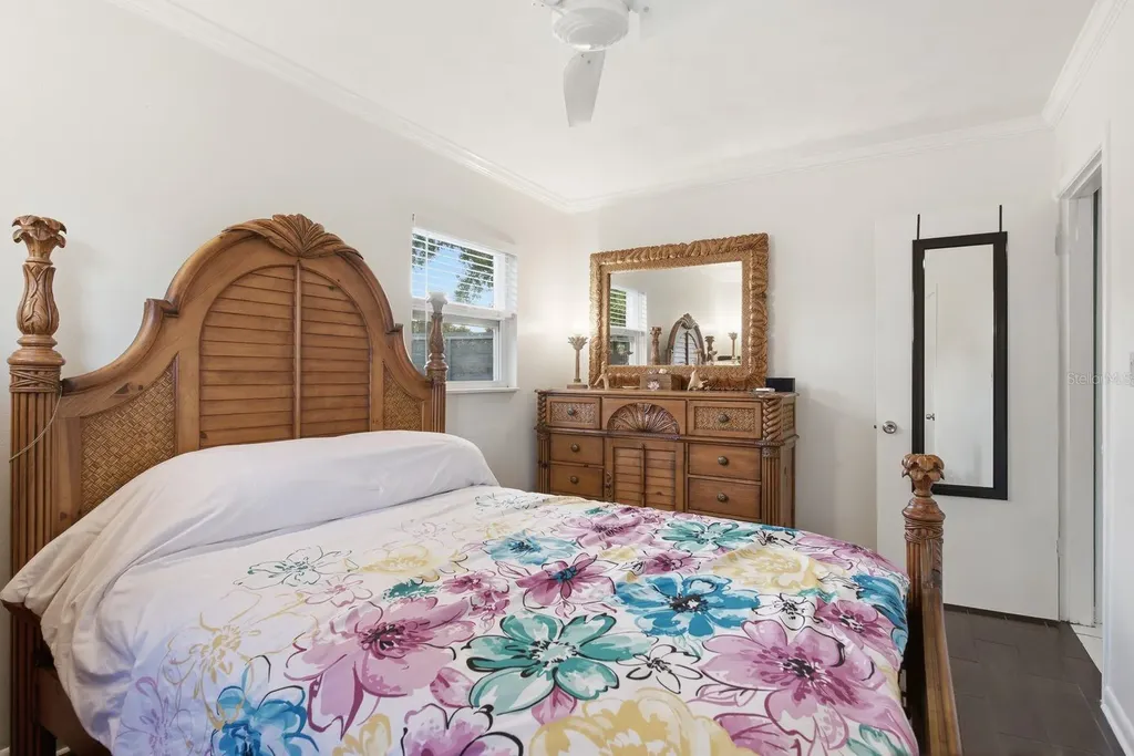 3280 56th Way N St Petersburg FL 33710