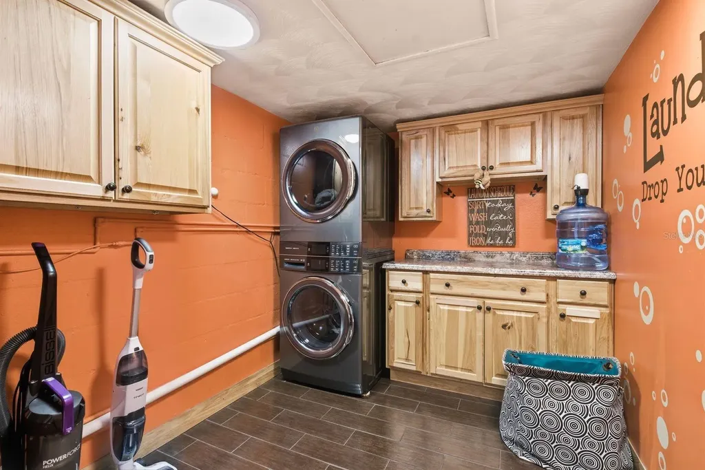 3280 56th Way N St Petersburg FL 33710