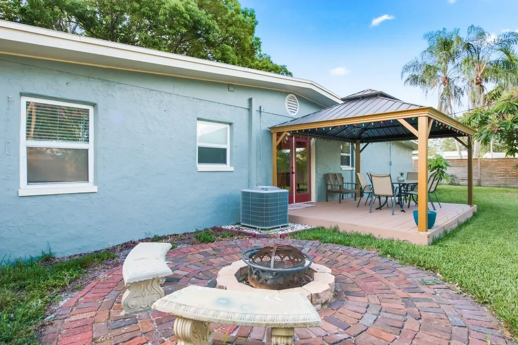 3280 56th Way N St Petersburg FL 33710