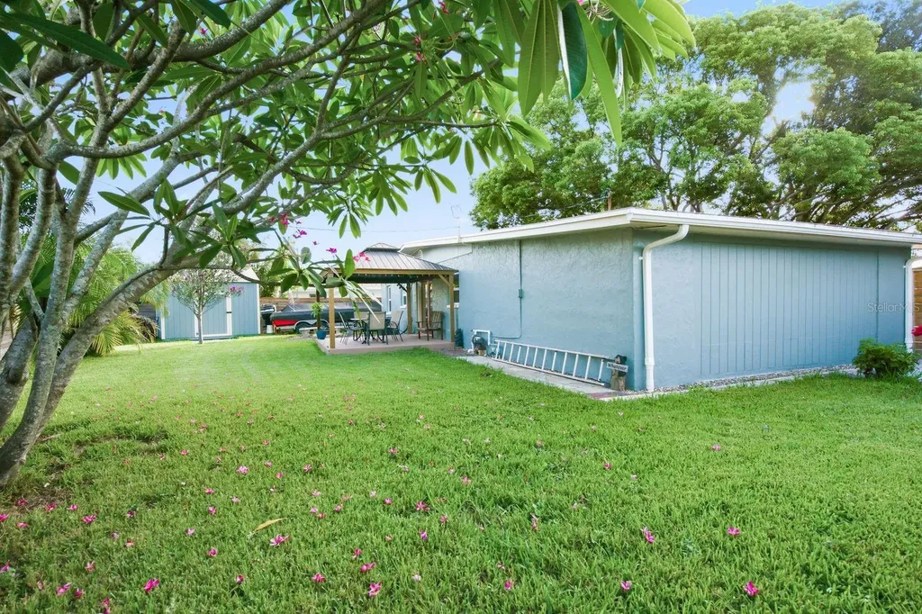 3280 56th Way N St Petersburg FL 33710