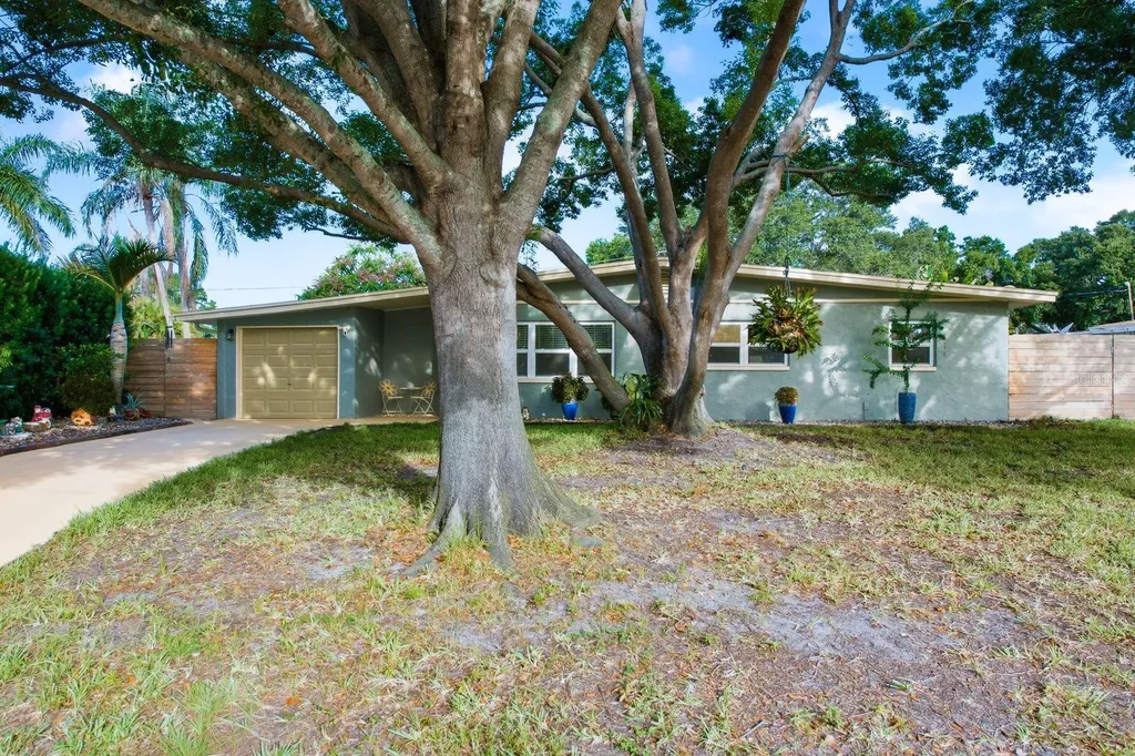 3280 56th Way N St Petersburg FL 33710