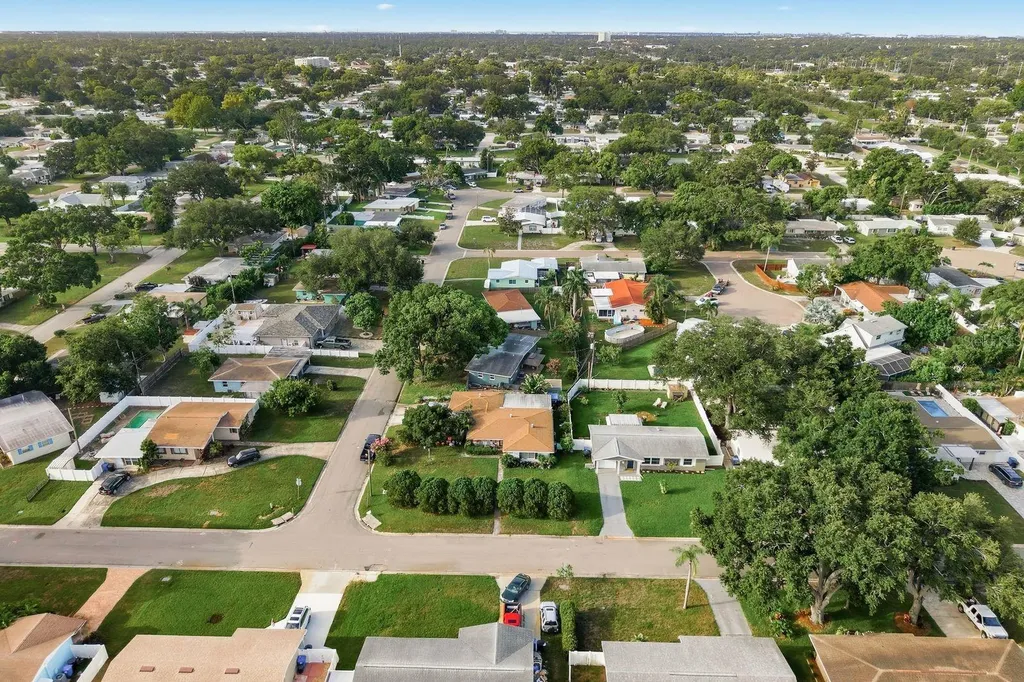 3280 56th Way N St Petersburg FL 33710