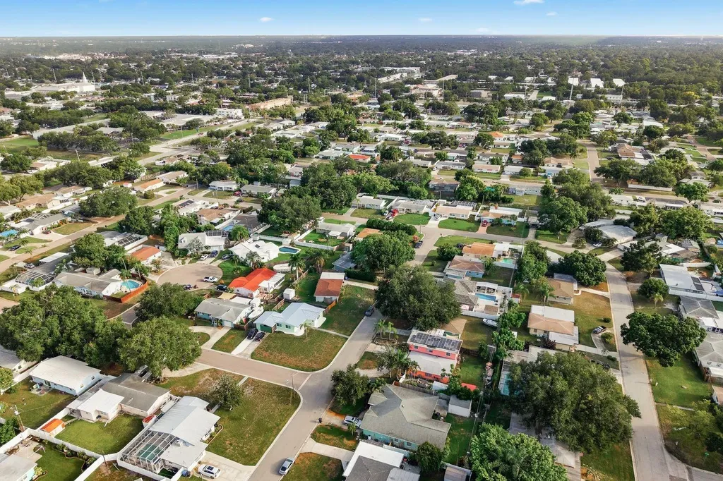 3280 56th Way N St Petersburg FL 33710