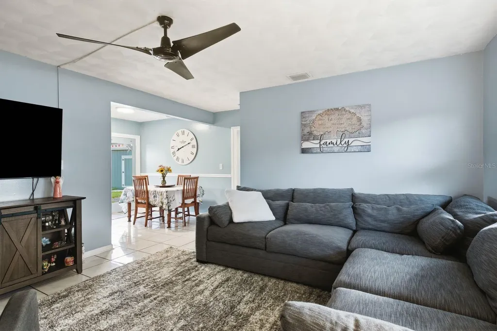 3280 56th Way N St Petersburg FL 33710