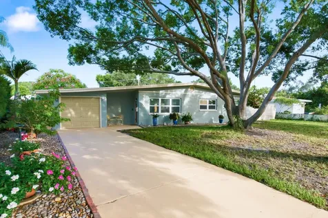 3280 56th Way N St Petersburg FL 33710