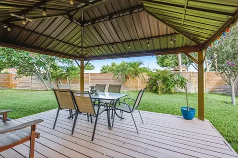 3280 56th Way N St Petersburg FL 33710