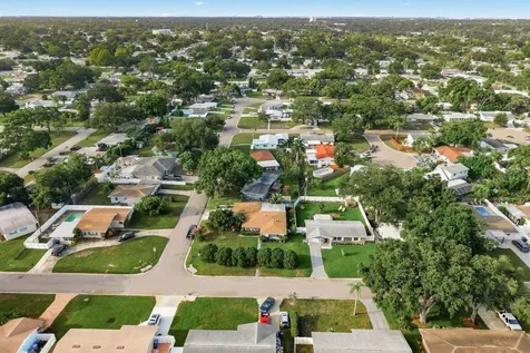 3280 56th Way N St Petersburg FL 33710