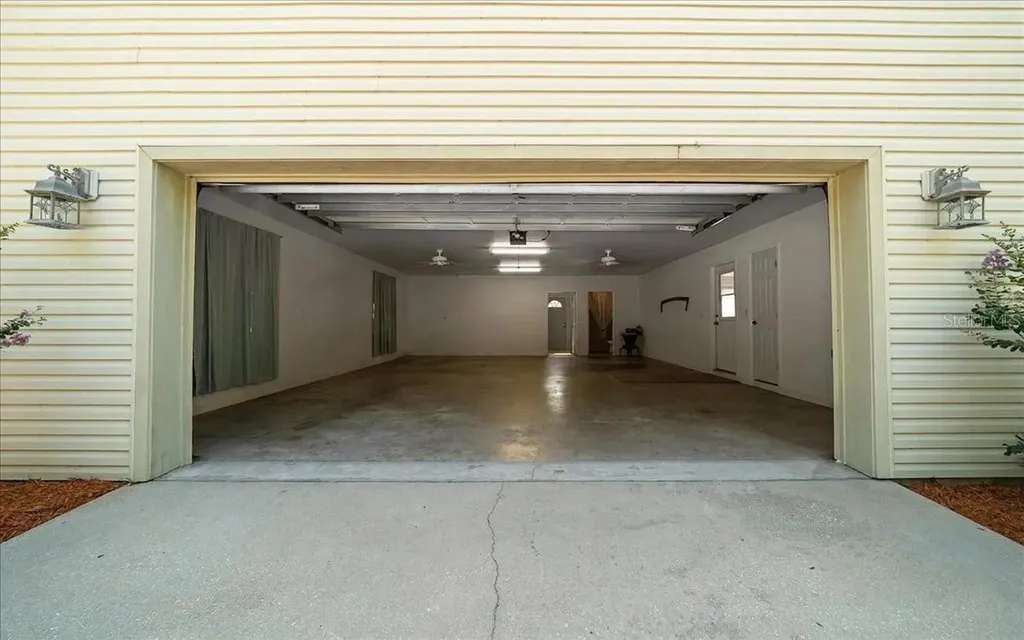 206 Malauka Radial Ocklawaha FL 32179