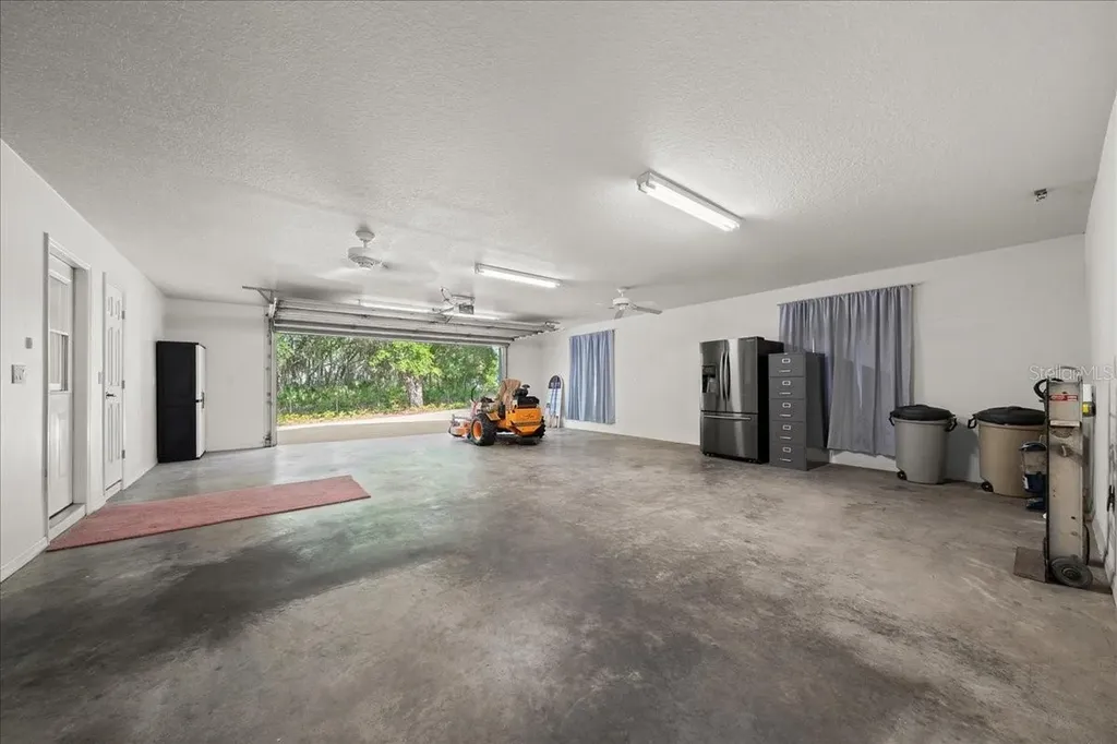 206 Malauka Radial Ocklawaha FL 32179