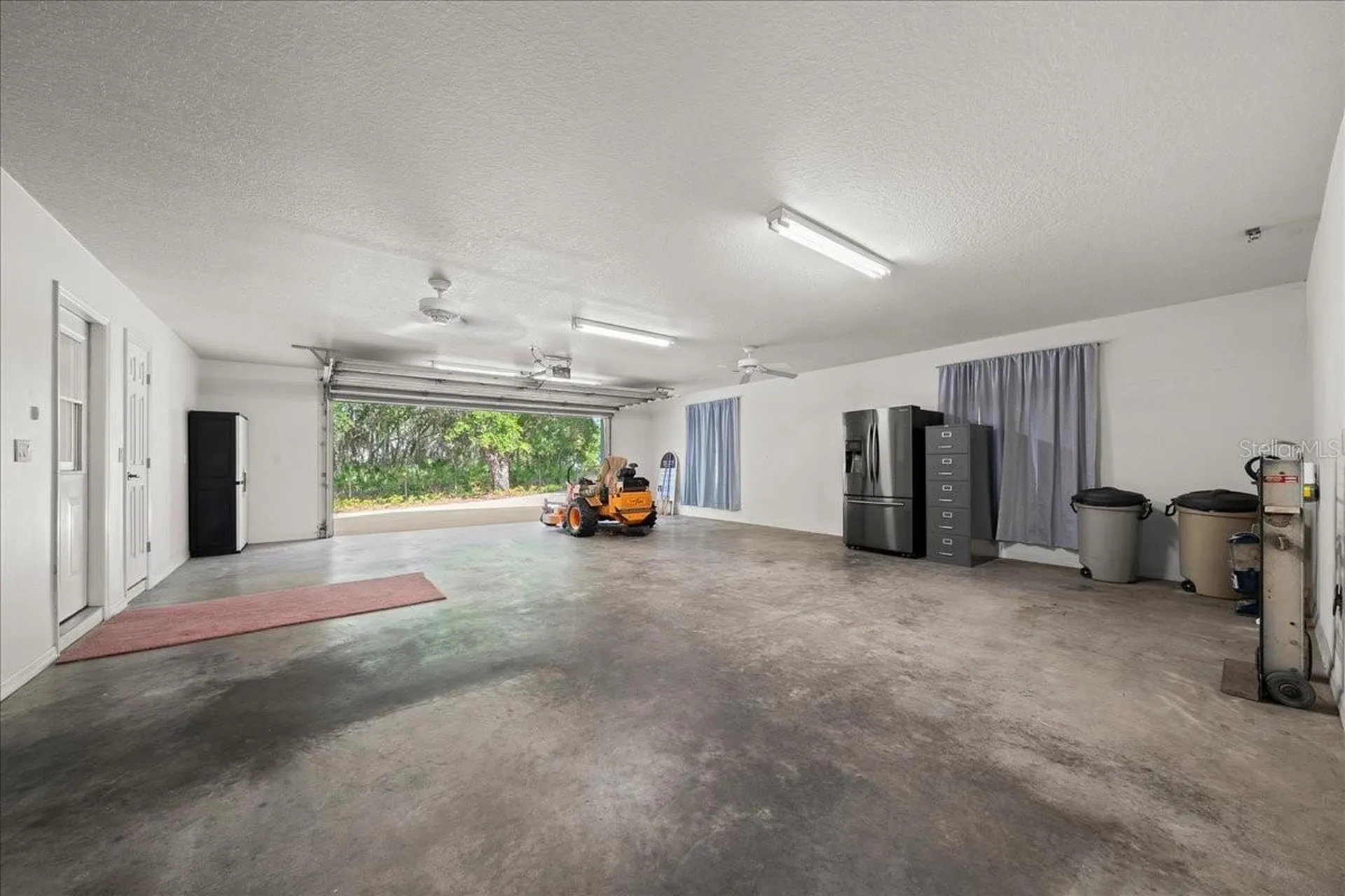 206 Malauka Radial Ocklawaha FL 32179