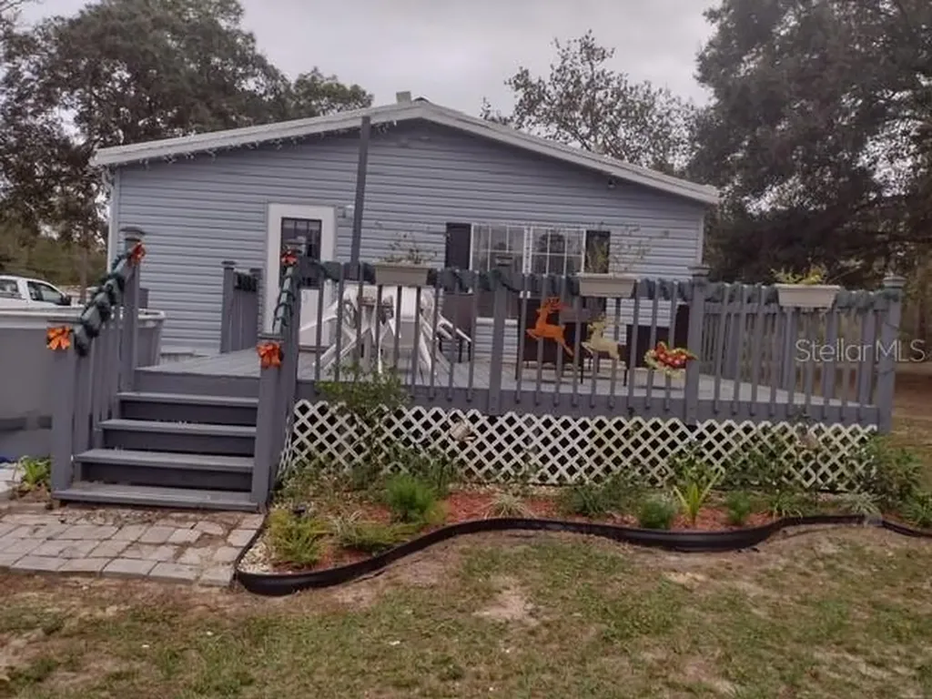 9070 SE 196th Terrace Ocklawaha FL 32179