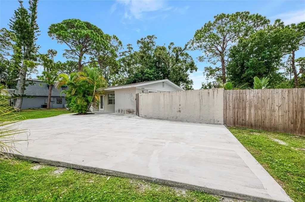 2136 Brueckner Drive Sarasota FL 34231