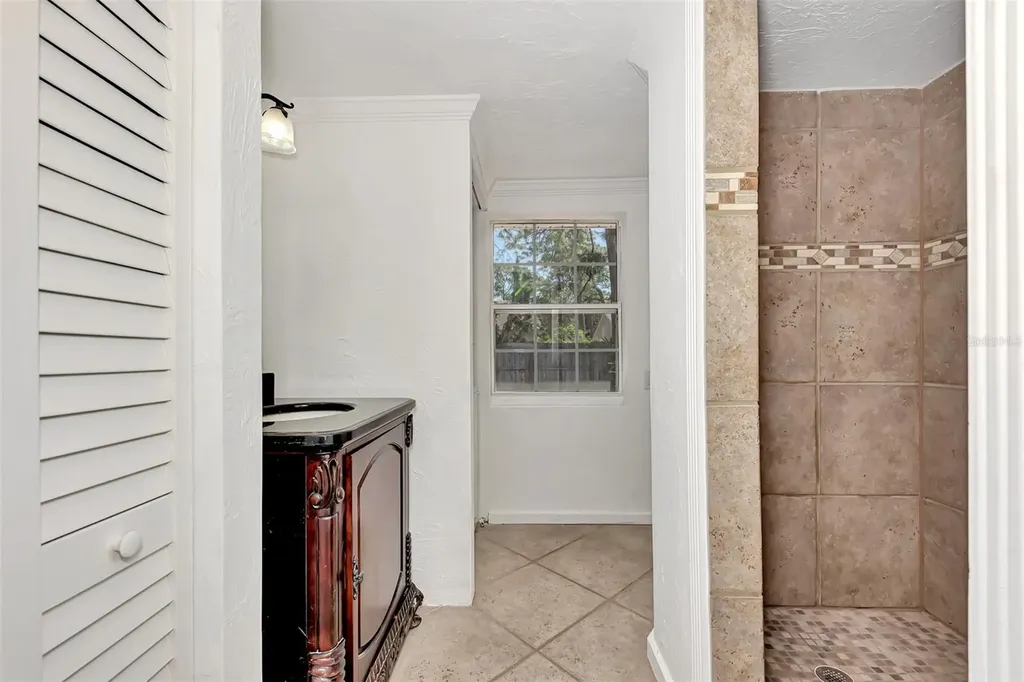 2136 Brueckner Drive Sarasota FL 34231