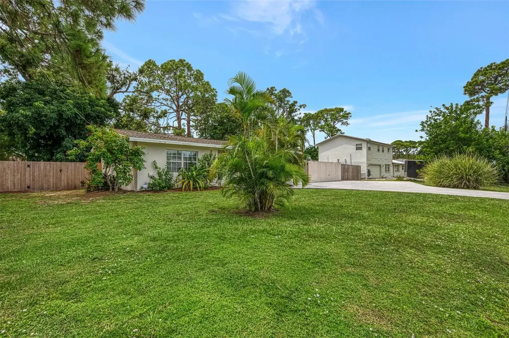 2136 Brueckner Drive Sarasota FL 34231